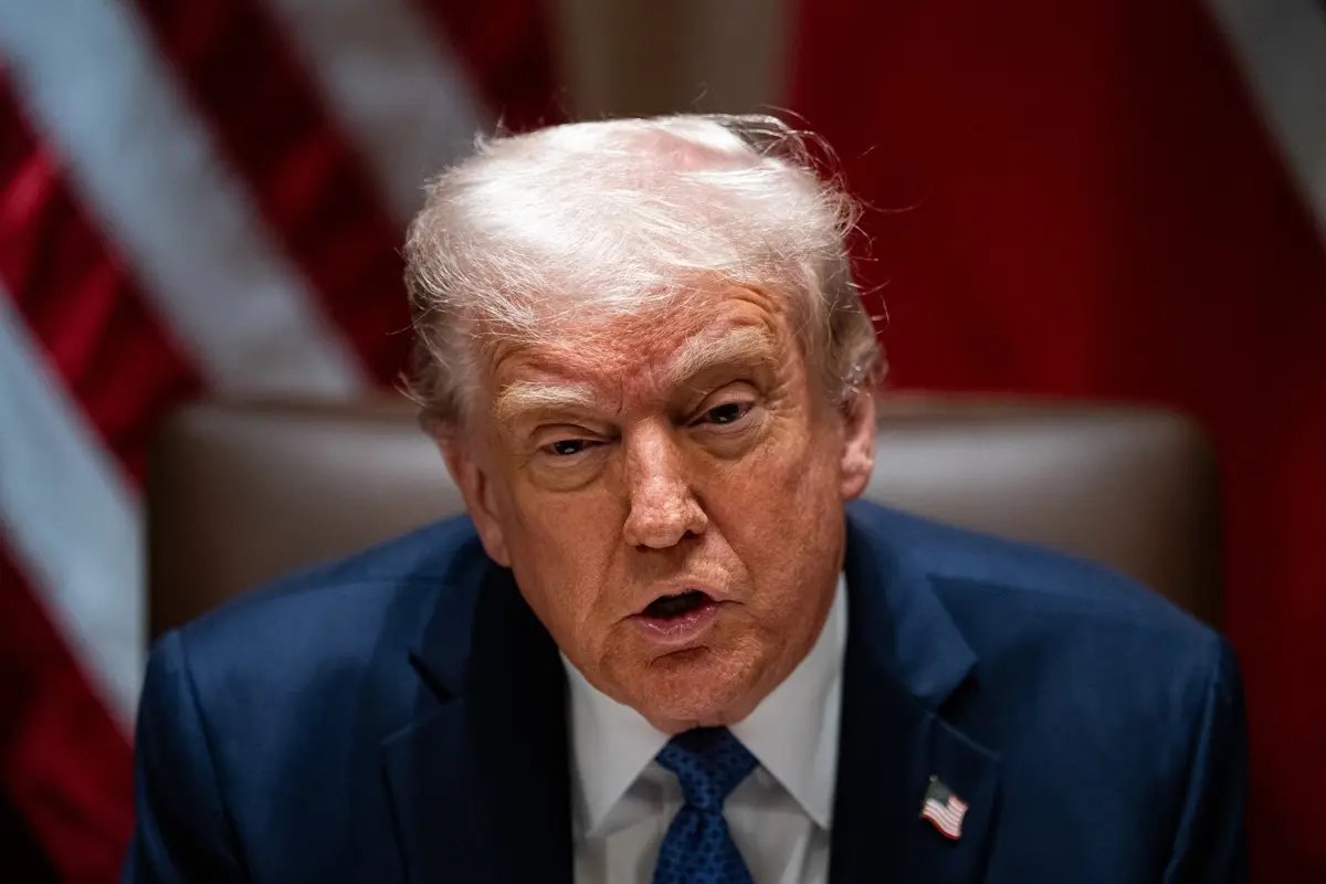 La política del vértigo de Trump en sus primeros 100 días: Aranceles, migración y tensión global