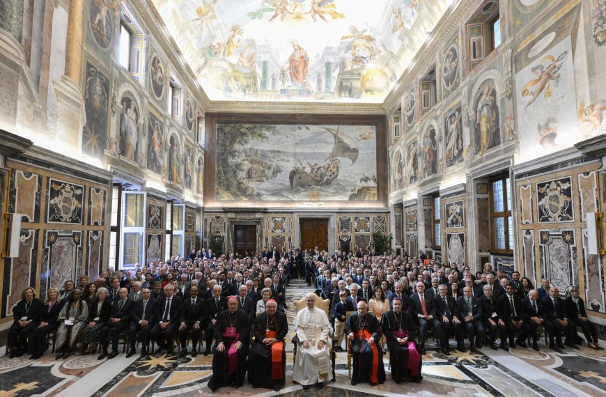 León XIV Inicia su Pontificado con Masiva Misa en el Vaticano