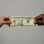 México: transferir esperanza cuesta caro, hasta 20.52 dólares por cada 200 en remesas sin contar el impuesto Trump