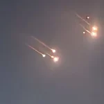 En dos bombardeos en cuestión de minutos, se dispararon unos 25 cohetes contra Israel