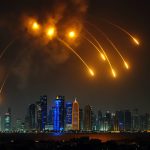 Tensión en el Golfo: explosiones en Doha y cierre del espacio aéreo por amenaza a base militar estadounidense