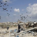 Human Rights Monitor: Los lanzamientos aéreos de ayuda en Gaza son humillantes y no abordan el hambre