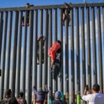 A Trump le migran el 55 % de apoyo de los votantes en su manejo de la política de deportación (encuesta)
