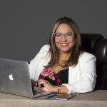 Laura Gil Fersaca: una periodista que rompe esquemas en el mundo de la Inteligencia Cibernética