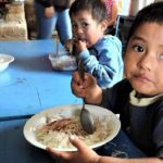 33 % de familias latinas en EE.UU. tuvieron problemas para alimentar a sus hijos en verano