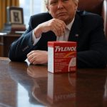 EE.UU. le explota el dolor de cabeza con el tema Tylenol, y Trump dice que en Cuba no lo toman y no hay autismo