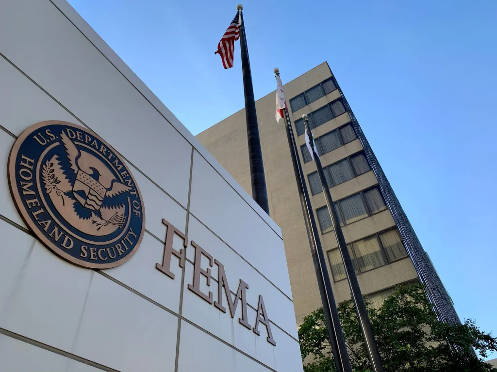 EE.UU.: Reducen programas de prevención en FEMA, agencia federal que responde a desastres