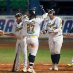 Acción completa en la pelota invernal del caribe