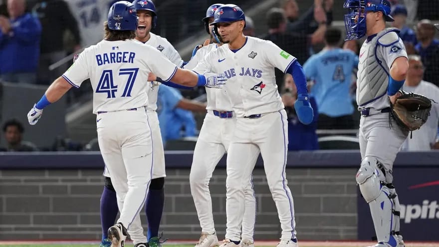 Los Azulejos apalearon a los Dodgers 11×4 en el primer juego de la Serie Mundial