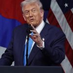 Trump insiste en su propuesta de entregar a ciudadanos dinero de Obamacare para abrir el Gobierno