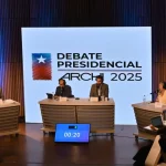 Kast descarta redadas antiinmigrantes en Chile en debate con Jara