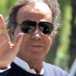 Julio Iglesias se salva de una investigación por agresión sexual porque España no tiene competencia