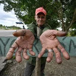 El presente de subsistencia y el futuro incierto de Cuba se cocina al carbón