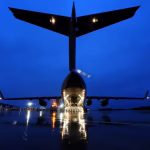 Francia frena el puente aéreo de armas hacia Israel y enfurece a Trump