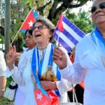 Las opositoras cubanas Damas de Blanco denuncian cercos policiales contra sus viviendas