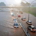 Incontrolables lluvias inundan Caracas por los cuatro costados (videos fuertes)
