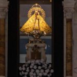 El manto que unió a una isla: Historia, fe y milagros de la Virgen de la Caridad del Cobre