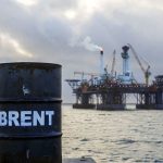La crisis petrolera mundial dispara el crudo a más de 100 dólares el barril