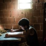 Estudiantes de América Latina siguen estancados en ciencias, lectura y matemáticas. Vea este informe