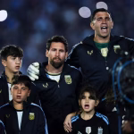 El capitán de Argentina decidió terminar el fin de una era acompañado de sus tres hijos; emotivo encuentro