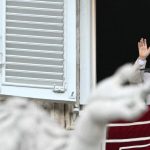 Papa León XIV reaparece en el rezo del ángelus en el Vaticano tras su operación de pulmón